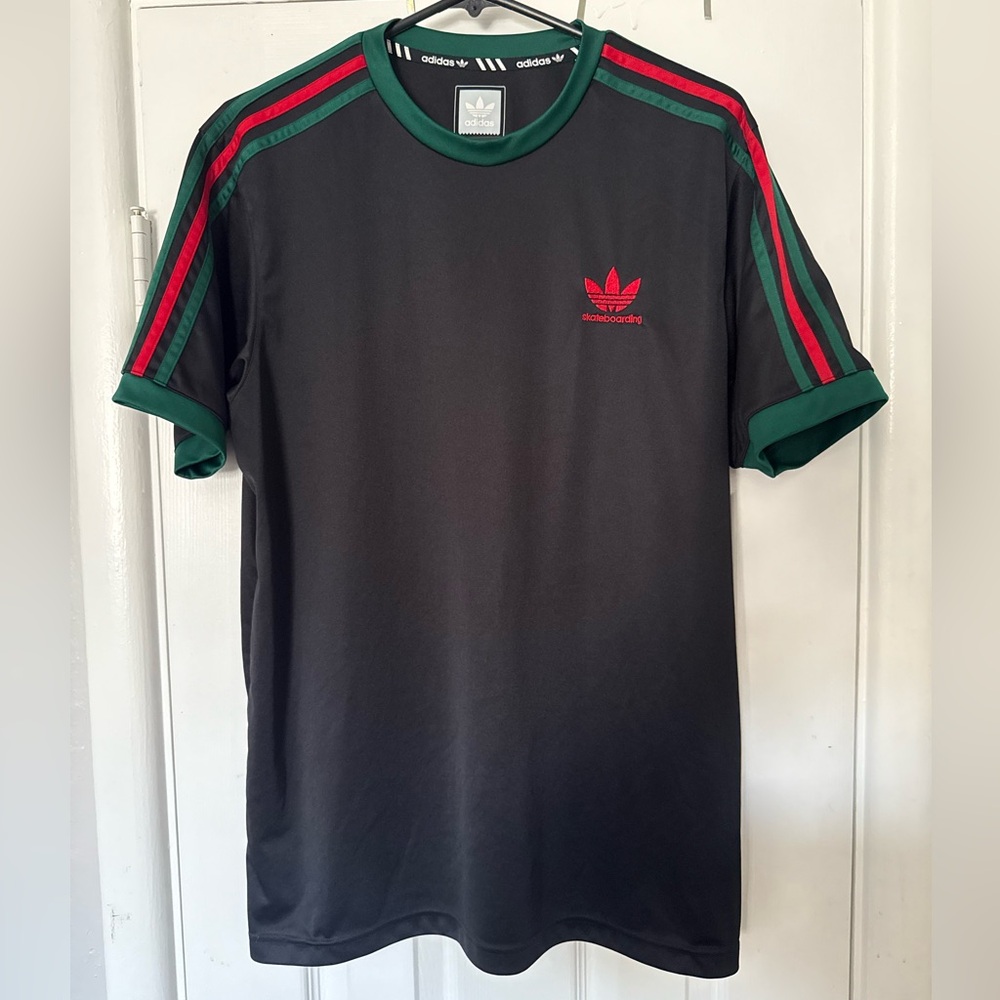 Adidas Skateboarding red black green short sleeve tee shirt jersey men’s Large